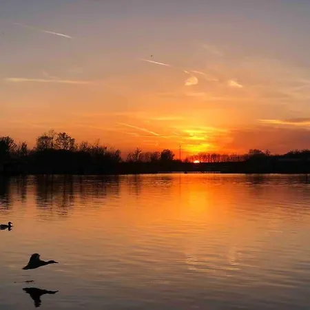 船屋 Na Hrote Ostrova Dobrodruzne Byvanie Na Hausbote 布拉迪斯拉发