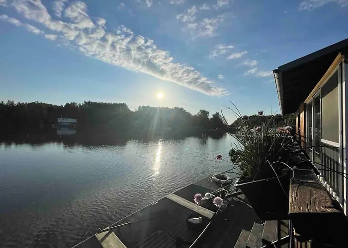 ספינת מלון Na Hrote Ostrova Dobrodruzne Byvanie Na Hausbote