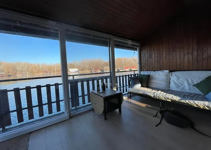 ספינת מלון Na Hrote Ostrova Dobrodruzne Byvanie Na Hausbote ברטיסלאבה