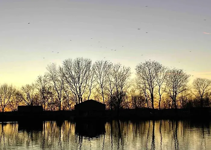 Na Hrote Ostrova Dobrodruzne Byvanie Na Hausbote * ברטיסלאבה