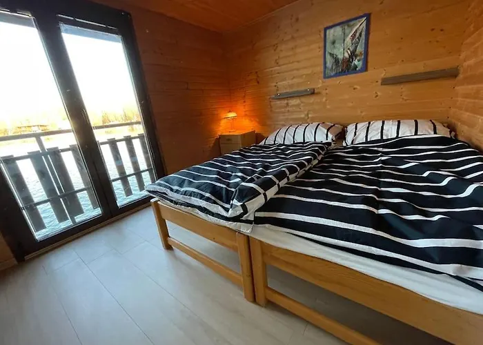 Na Hrote Ostrova Dobrodruzne Byvanie Na Hausbote * Pozsony