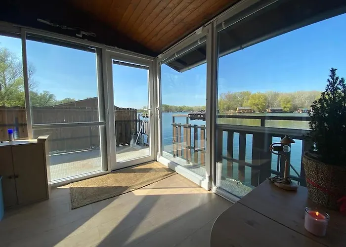 ספינת מלון Na Hrote Ostrova Dobrodruzne Byvanie Na Hausbote *