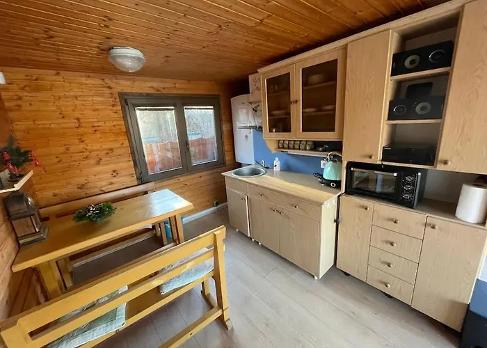 Na Hrote Ostrova Dobrodruzne Byvanie Na Hausbote * Pozsony