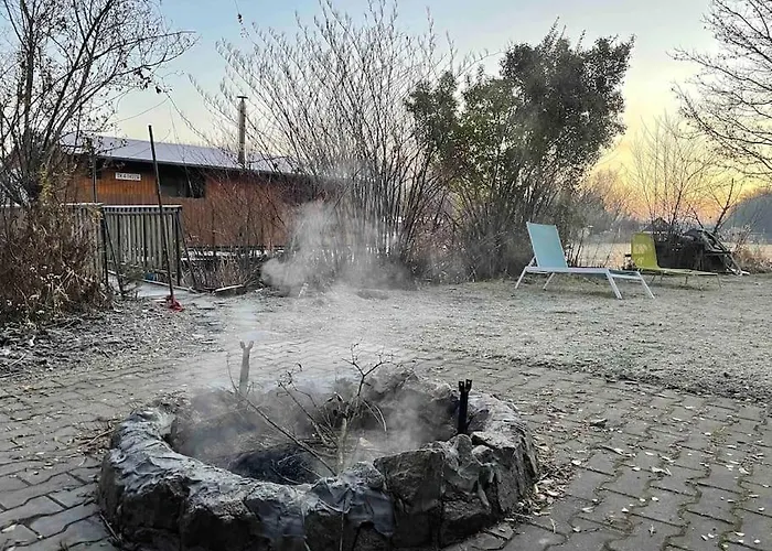 Na Hrote Ostrova Dobrodruzne Byvanie Na Hausbote ספינת מלון ברטיסלאבה