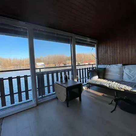 Ботель Na Hrote Ostrova Dobrodruzne Byvanie Na Hausbote Братислава