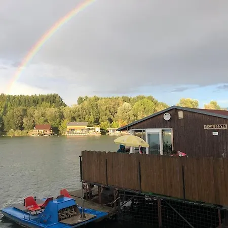 Ботель Na Hrote Ostrova Dobrodruzne Byvanie Na Hausbote *