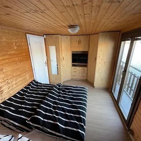 Na Hrote Ostrova Dobrodružné Bývanie Na Hausbóte Bateau-hôtel *
