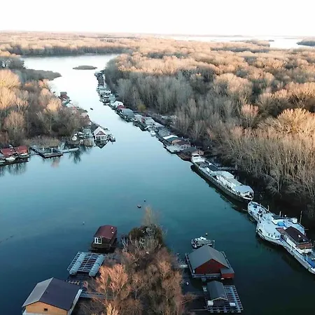 Bateau-hôtel Na Hrote Ostrova Dobrodružné Bývanie Na Hausbóte *