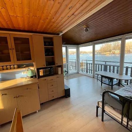 Bateau-hôtel Na Hrote Ostrova Dobrodružné Bývanie Na Hausbóte Bratislava