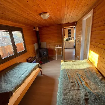 Na Hrote Ostrova Dobrodružné Bývanie Na Hausbóte Bateau-hôtel Bratislava