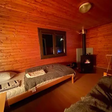 Na Hrote Ostrova Dobrodružné Bývanie Na Hausbóte Bateau-hôtel Bratislava