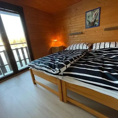 Na Hrote Ostrova Dobrodružné Bývanie Na Hausbóte * Bratislava